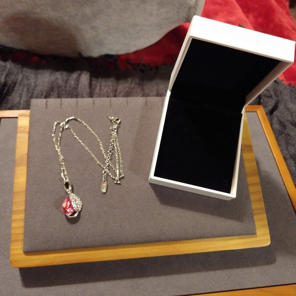 NEW Beautiful Silver Tone Leaf Gem Necklace - Picture 6 of 6